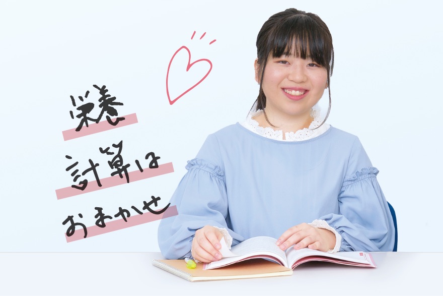 画像:テキストを開く学生