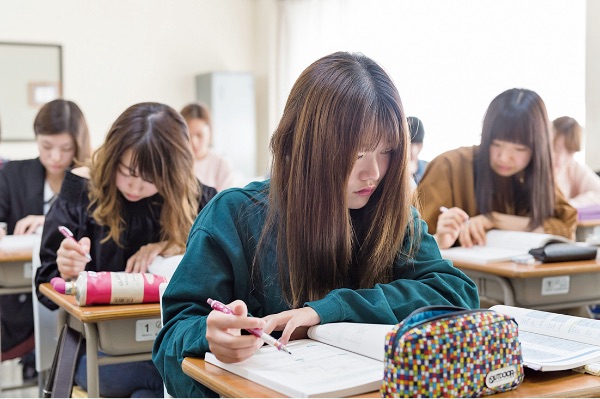 画像:授業を受ける学生