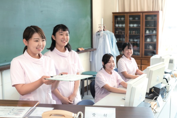 画像:インターンシップ中の学生